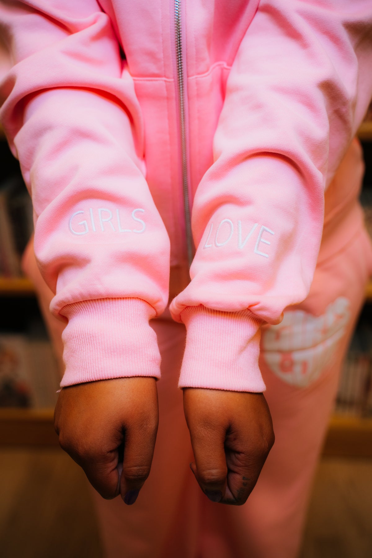 Hoodie | Girls Love - PK/WH